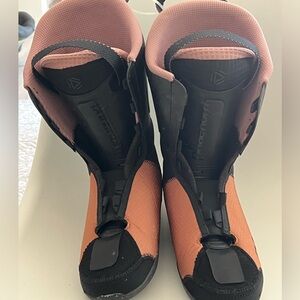 Phaenom ski shoes women 24-25.5 size.🌹🌹🌹